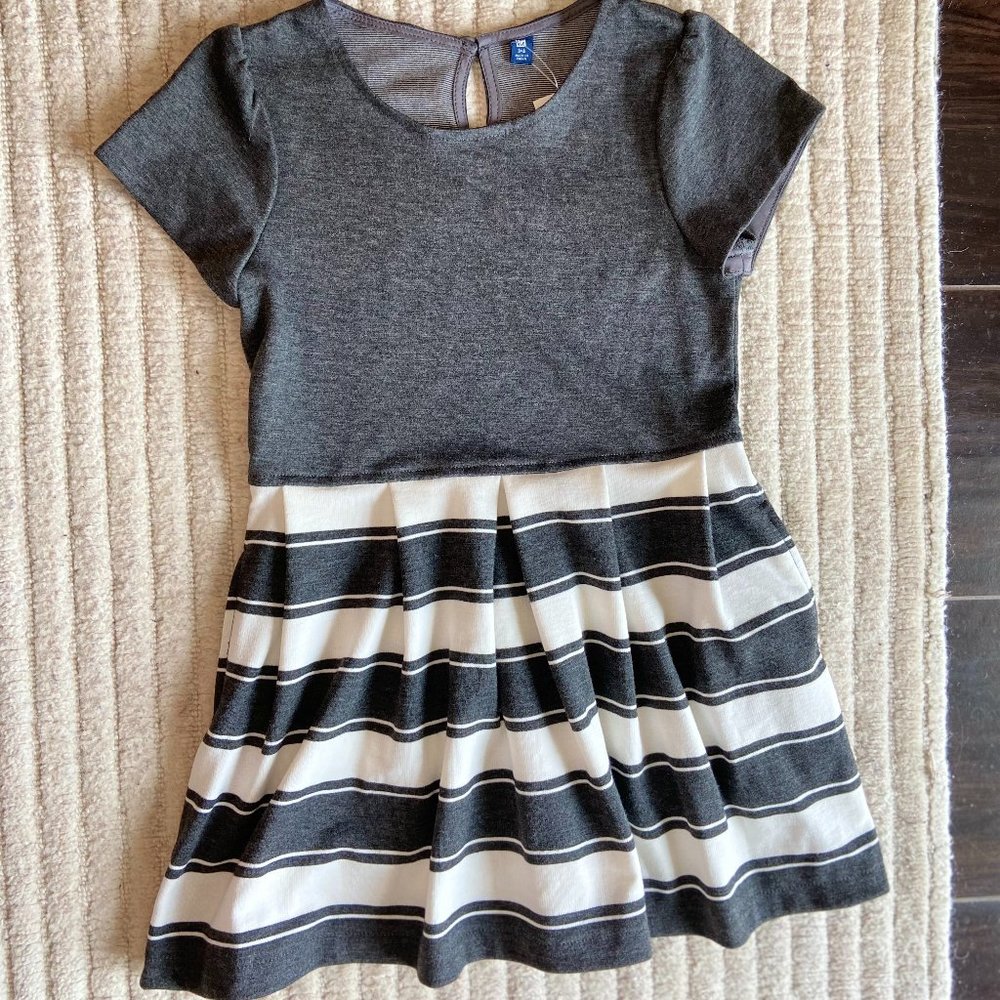 Uniqlo girls gray striped dress with pockets, Girls size 3-4, NWT